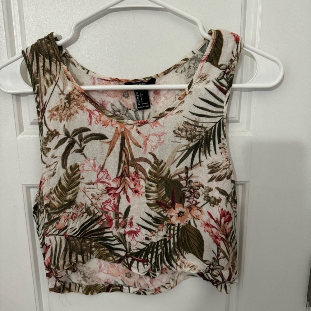 Cropped flowery top